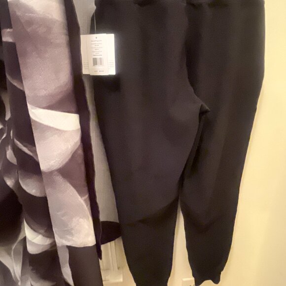 Beyond Yoga Joggers - Picture 4 of 4